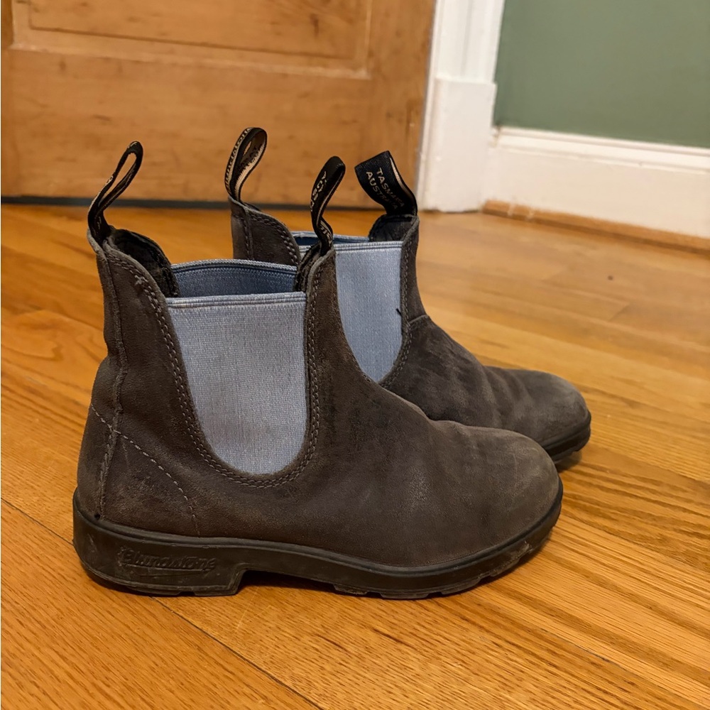 Blundstone Suede Chelsea Boots